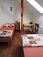 room with 2 singlebeds