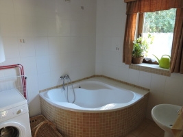 bathroom downstairs – corner bath